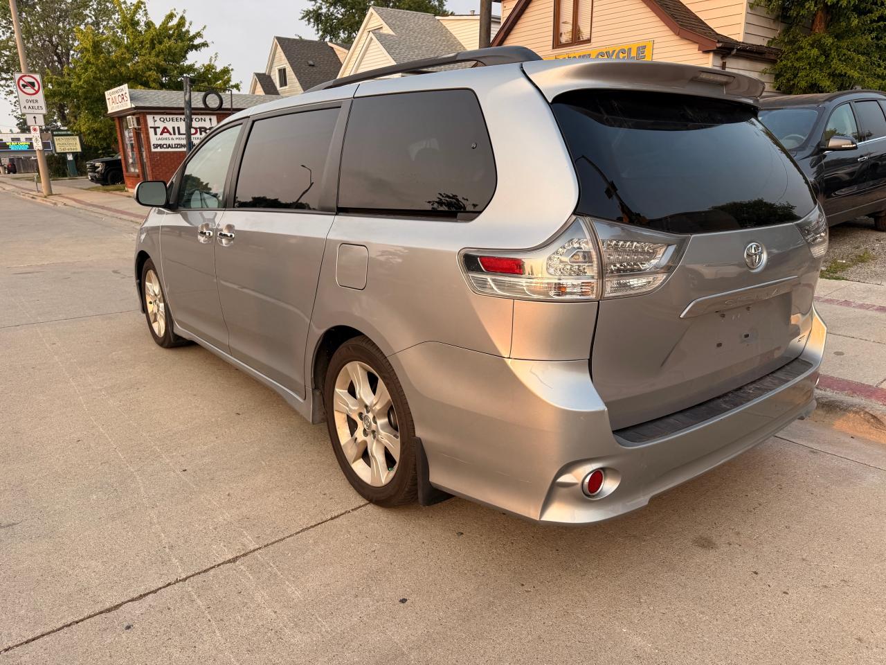 2013 Toyota Sienna 5DR V6 SE 8-PASS FWD - Photo #8