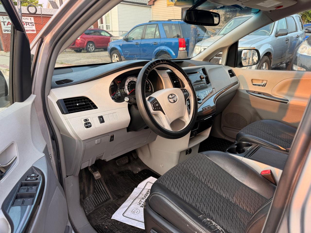 2013 Toyota Sienna 5DR V6 SE 8-PASS FWD - Photo #11