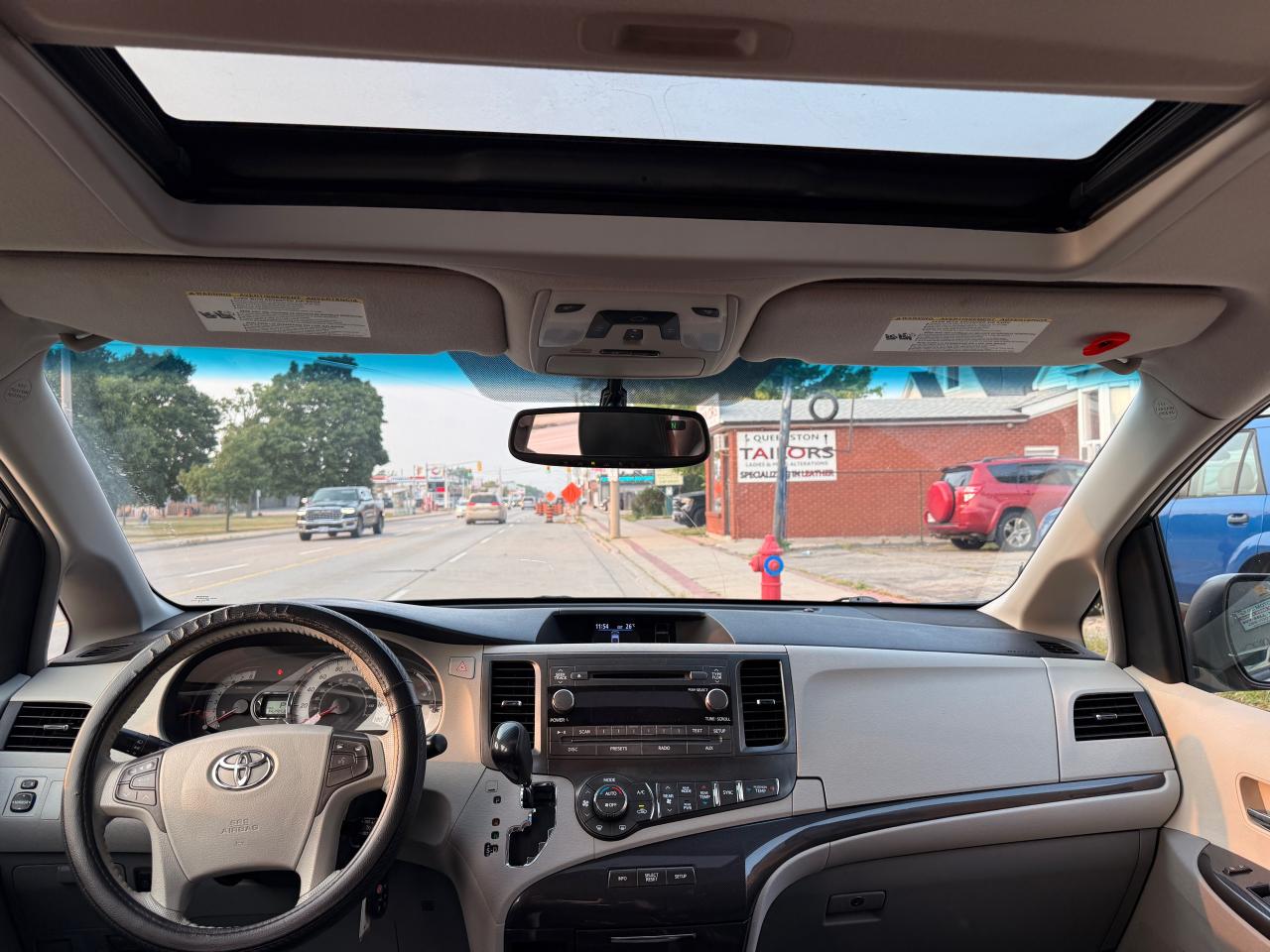 2013 Toyota Sienna 5DR V6 SE 8-PASS FWD - Photo #16