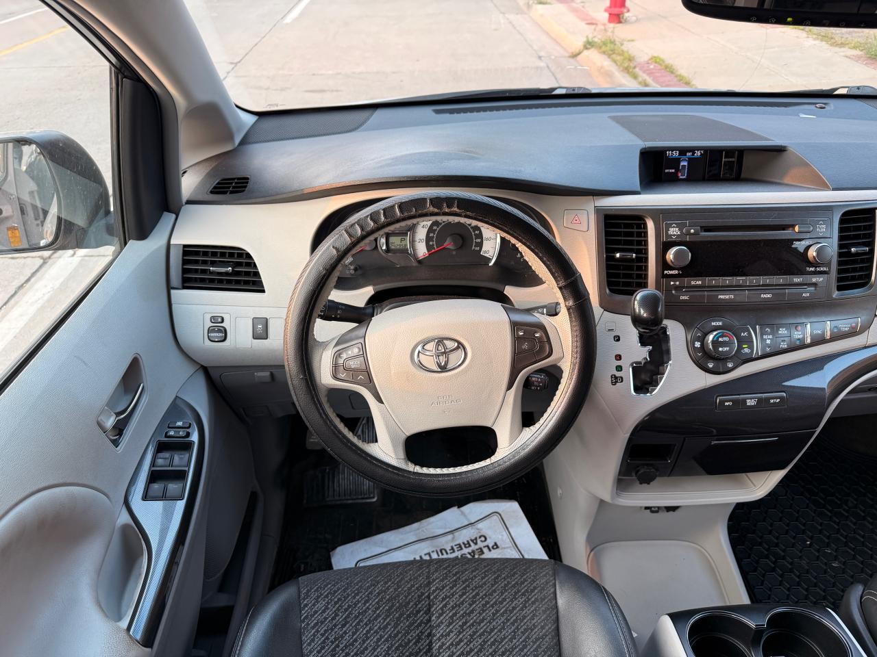 2013 Toyota Sienna 5DR V6 SE 8-PASS FWD Photo