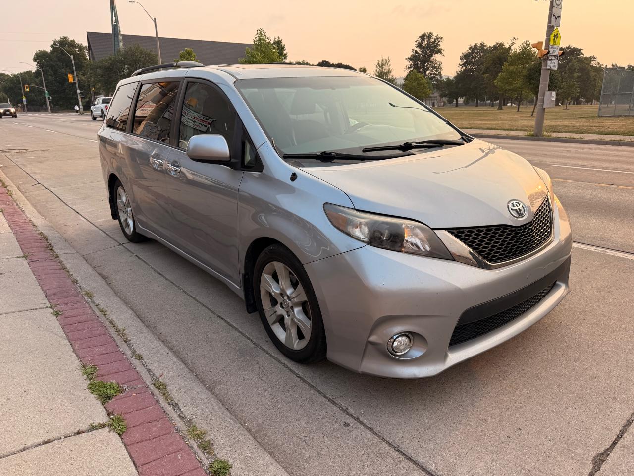 2013 Toyota Sienna 5DR V6 SE 8-PASS FWD Photo0