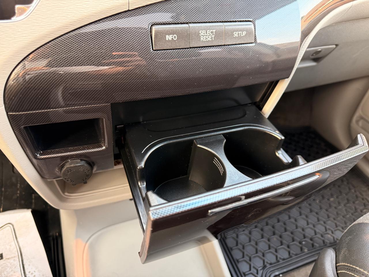 2013 Toyota Sienna 5DR V6 SE 8-PASS FWD - Photo #23