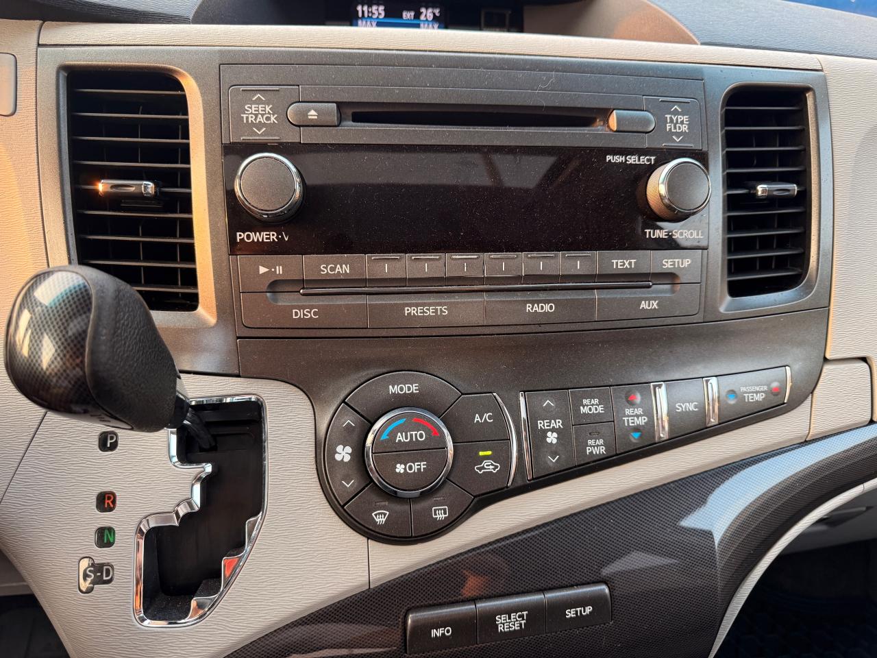 2013 Toyota Sienna 5DR V6 SE 8-PASS FWD - Photo #22