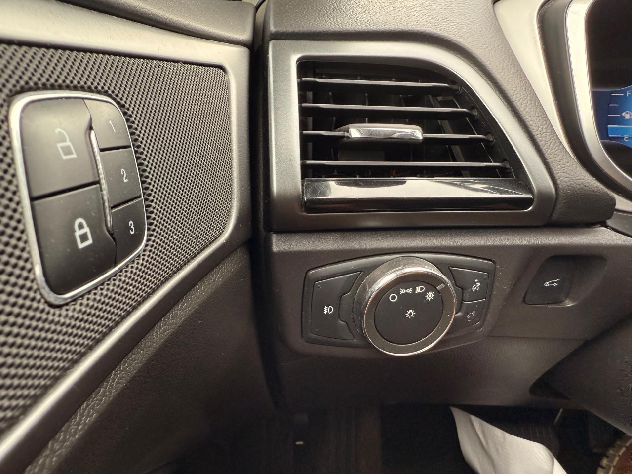 2016 Ford Fusion 4DR SDN SE AWD - Photo #33