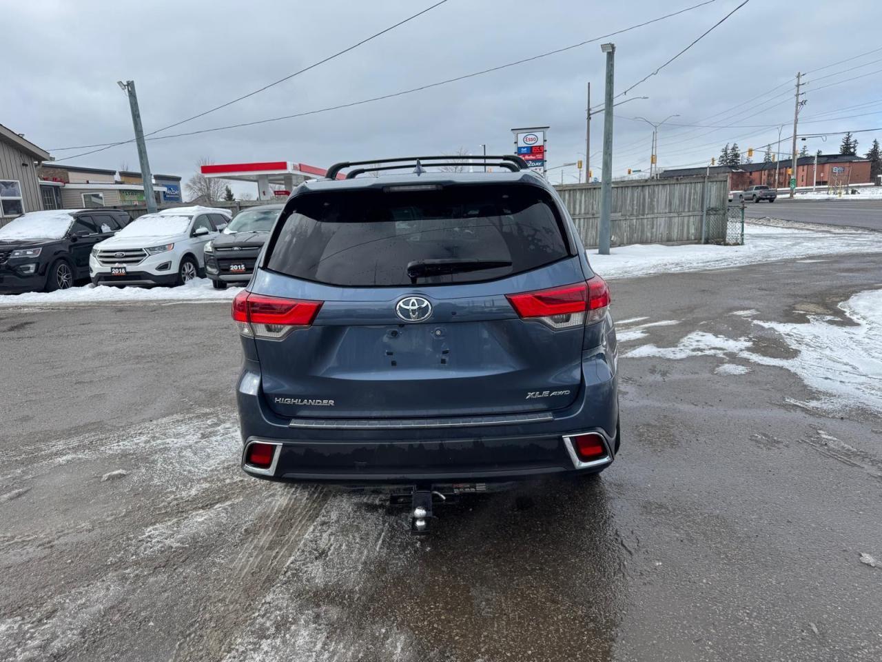 2017 Toyota Highlander XLE, AWD, ONLY 123KMS, LOADED, CERTIFIED - Photo #4