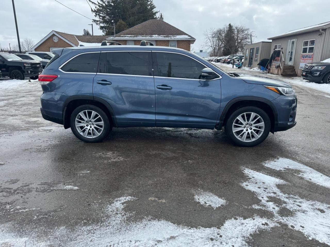 2017 Toyota Highlander XLE, AWD, ONLY 123KMS, LOADED, CERTIFIED - Photo #5