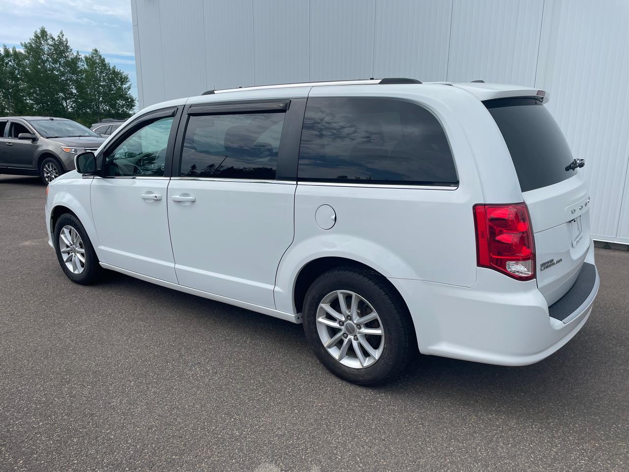 2019 Dodge Caravan GRAND CARAVAN SE Photo2