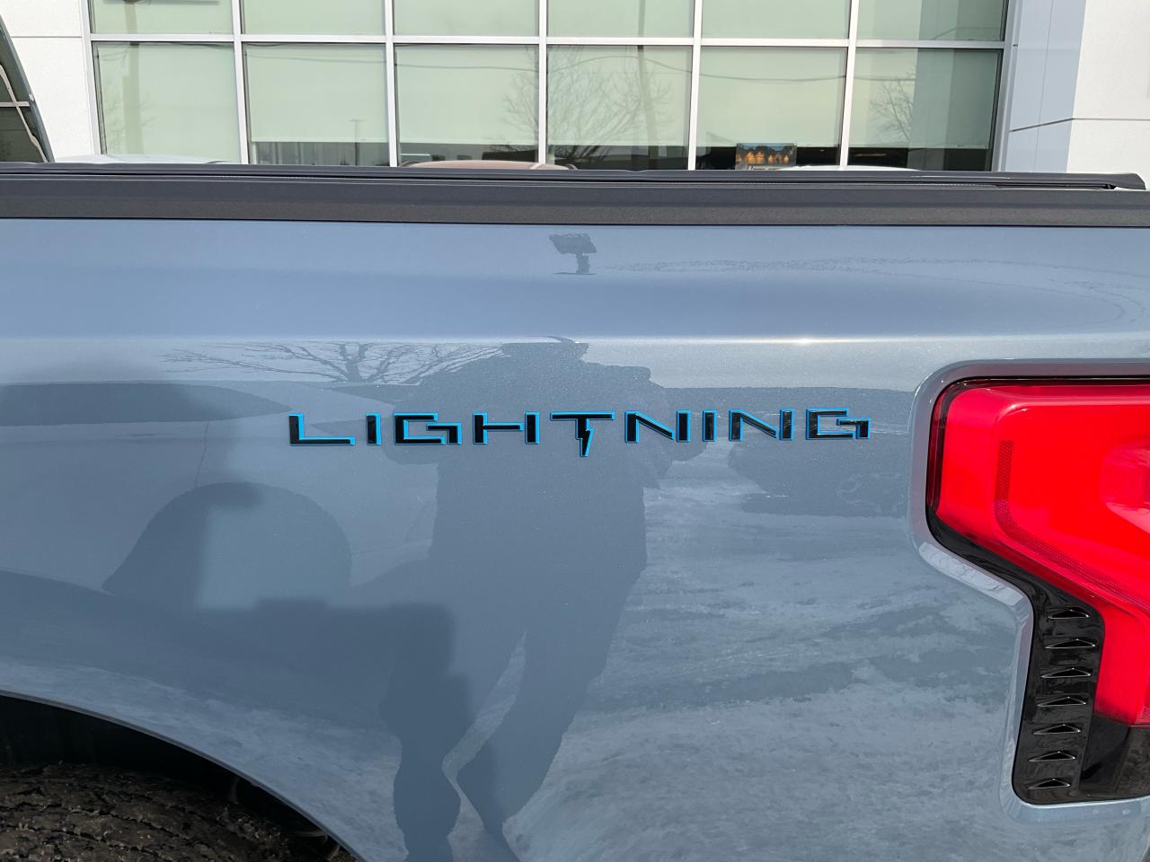 2023 Ford F-150 Lightning Lariat Photo5