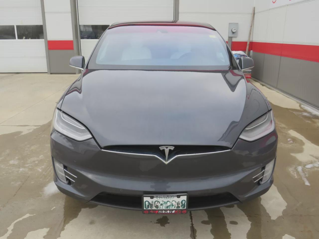 2016 Tesla Model X 90D (**AWD**FALCON WING REAR DOORS**ALLOY RIMS**FOG LIGHTS**LEATHER**NAVIGATION**POWER SEATS**POWER DOORS**17 INCH TOUCHSCREEN DISPLAY**HEATED SEATS**HEATED STEERING WHEEL**REVERSE CAMERA**BLUETOOTH**CRUISE CONTROL**) Photo