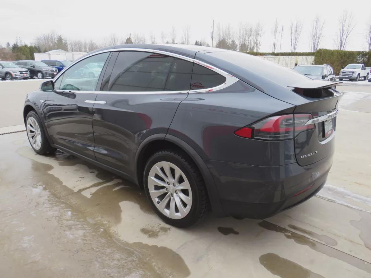 2016 Tesla Model X 90D (**AWD**FALCON WING REAR DOORS**ALLOY RIMS**FOG LIGHTS**LEATHER**NAVIGATION**POWER SEATS**POWER DOORS**17 INCH TOUCHSCREEN DISPLAY**HEATED SEATS**HEATED STEERING WHEEL**REVERSE CAMERA**BLUETOOTH**CRUISE CONTROL**) Photo