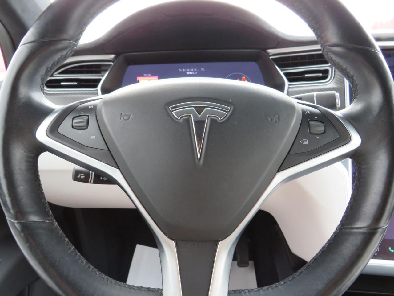 2016 Tesla Model X 90D (**AWD**FALCON WING REAR DOORS**ALLOY RIMS**FOG LIGHTS**LEATHER**NAVIGATION**POWER SEATS**POWER DOORS**17 INCH TOUCHSCREEN DISPLAY**HEATED SEATS**HEATED STEERING WHEEL**REVERSE CAMERA**BLUETOOTH**CRUISE CONTROL**) Photo