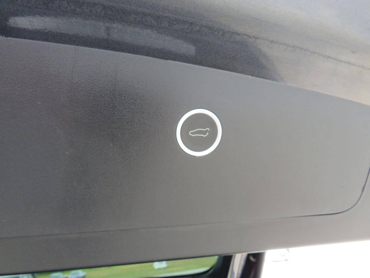 2016 Tesla Model X 90D (**AWD**FALCON WING REAR DOORS**ALLOY RIMS**FOG LIGHTS**LEATHER**NAVIGATION**POWER SEATS**POWER DOORS**17 INCH TOUCHSCREEN DISPLAY**HEATED SEATS**HEATED STEERING WHEEL**REVERSE CAMERA**BLUETOOTH**CRUISE CONTROL**) Photo