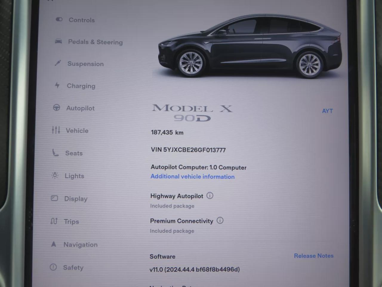 2016 Tesla Model X 90D (**AWD**FALCON WING REAR DOORS**ALLOY RIMS**FOG LIGHTS**LEATHER**NAVIGATION**POWER SEATS**POWER DOORS**17 INCH TOUCHSCREEN DISPLAY**HEATED SEATS**HEATED STEERING WHEEL**REVERSE CAMERA**BLUETOOTH**CRUISE CONTROL**) Photo