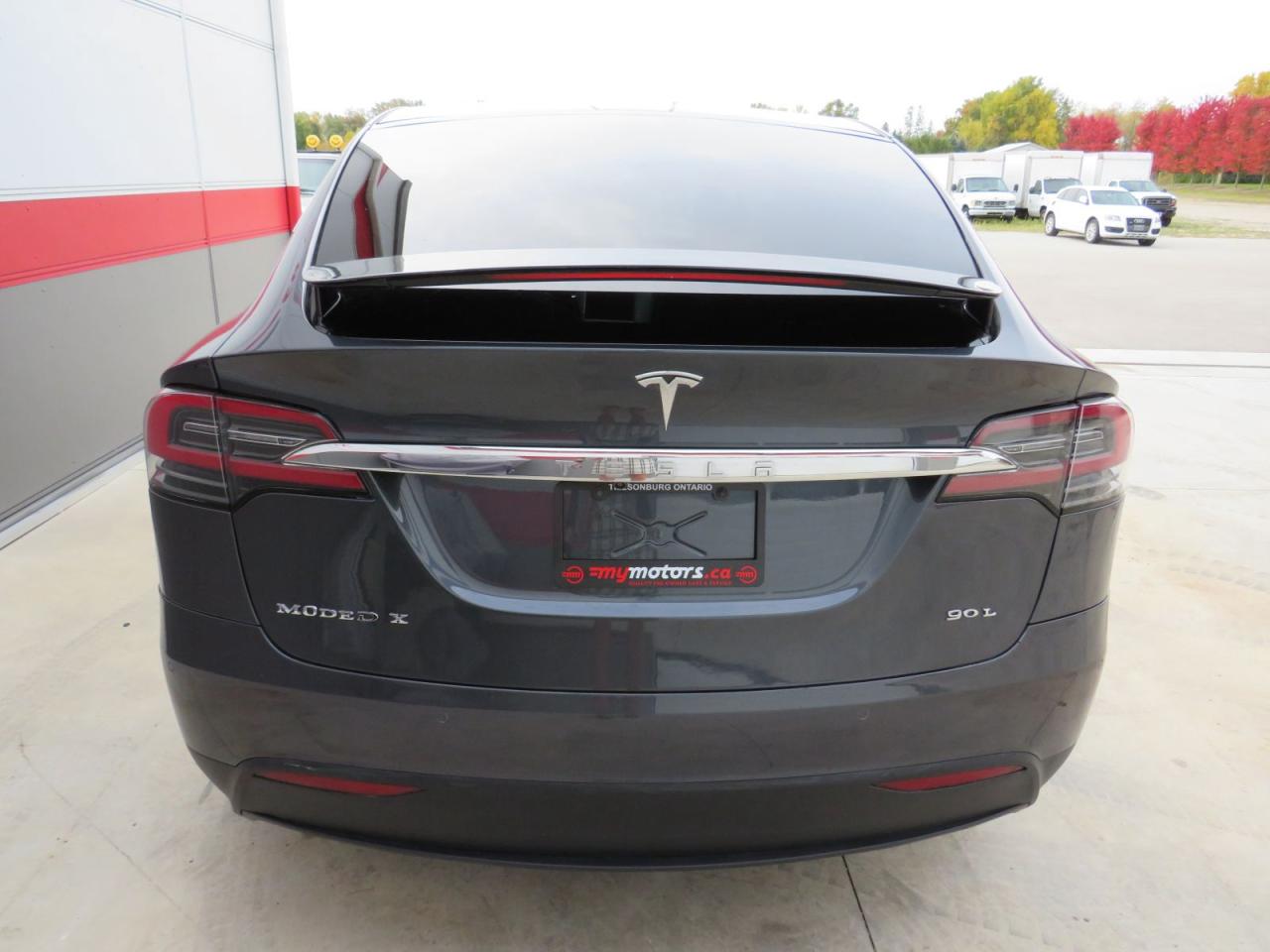 2016 Tesla Model X 90D (**AWD**FALCON WING REAR DOORS**ALLOY RIMS**FOG LIGHTS**LEATHER**NAVIGATION**POWER SEATS**POWER DOORS**17 INCH TOUCHSCREEN DISPLAY**HEATED SEATS**HEATED STEERING WHEEL**REVERSE CAMERA**BLUETOOTH**CRUISE CONTROL**) Photo