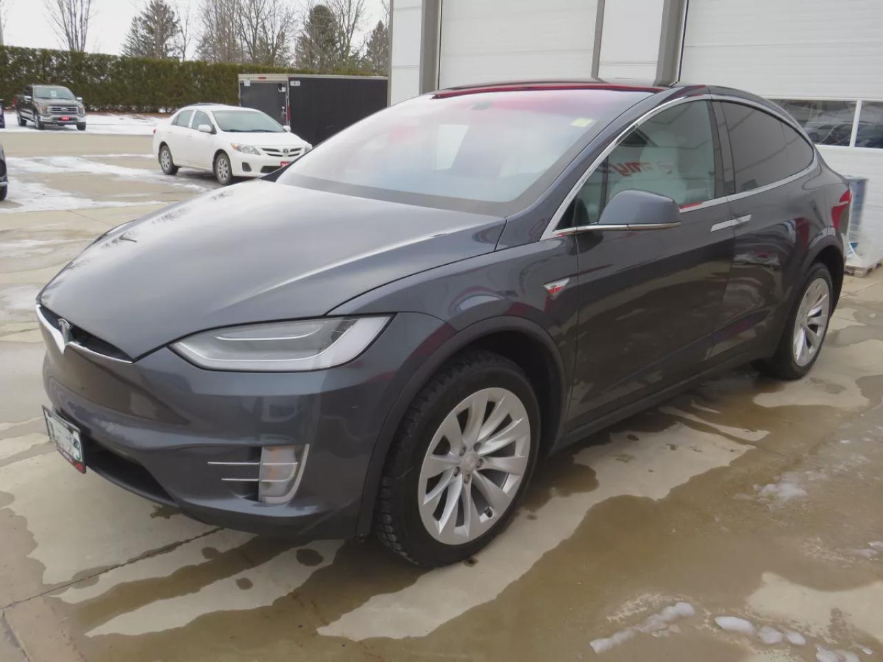 2016 Tesla Model X 90D (**AWD**FALCON WING REAR DOORS**ALLOY RIMS**FOG LIGHTS**LEATHER**NAVIGATION**POWER SEATS**POWER DOORS**17 INCH TOUCHSCREEN DISPLAY**HEATED SEATS**HEATED STEERING WHEEL**REVERSE CAMERA**BLUETOOTH**CRUISE CONTROL**) Photo