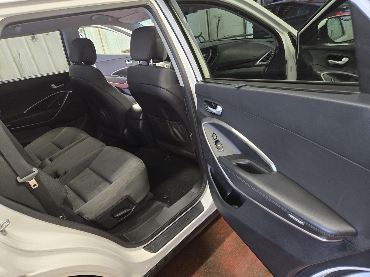2016 Hyundai Santa Fe XL Premium - Photo #12