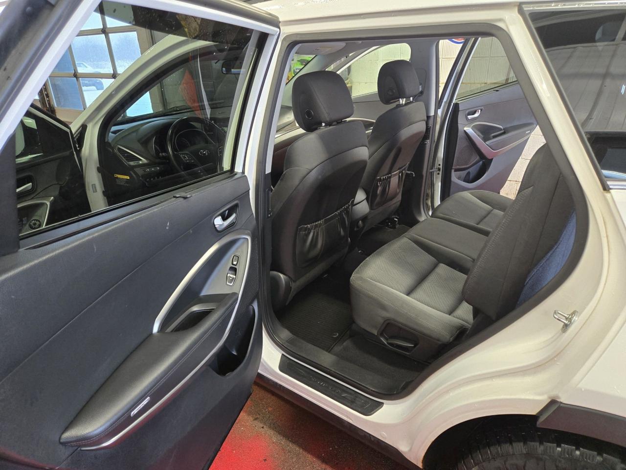 2016 Hyundai Santa Fe XL Premium - Photo #11