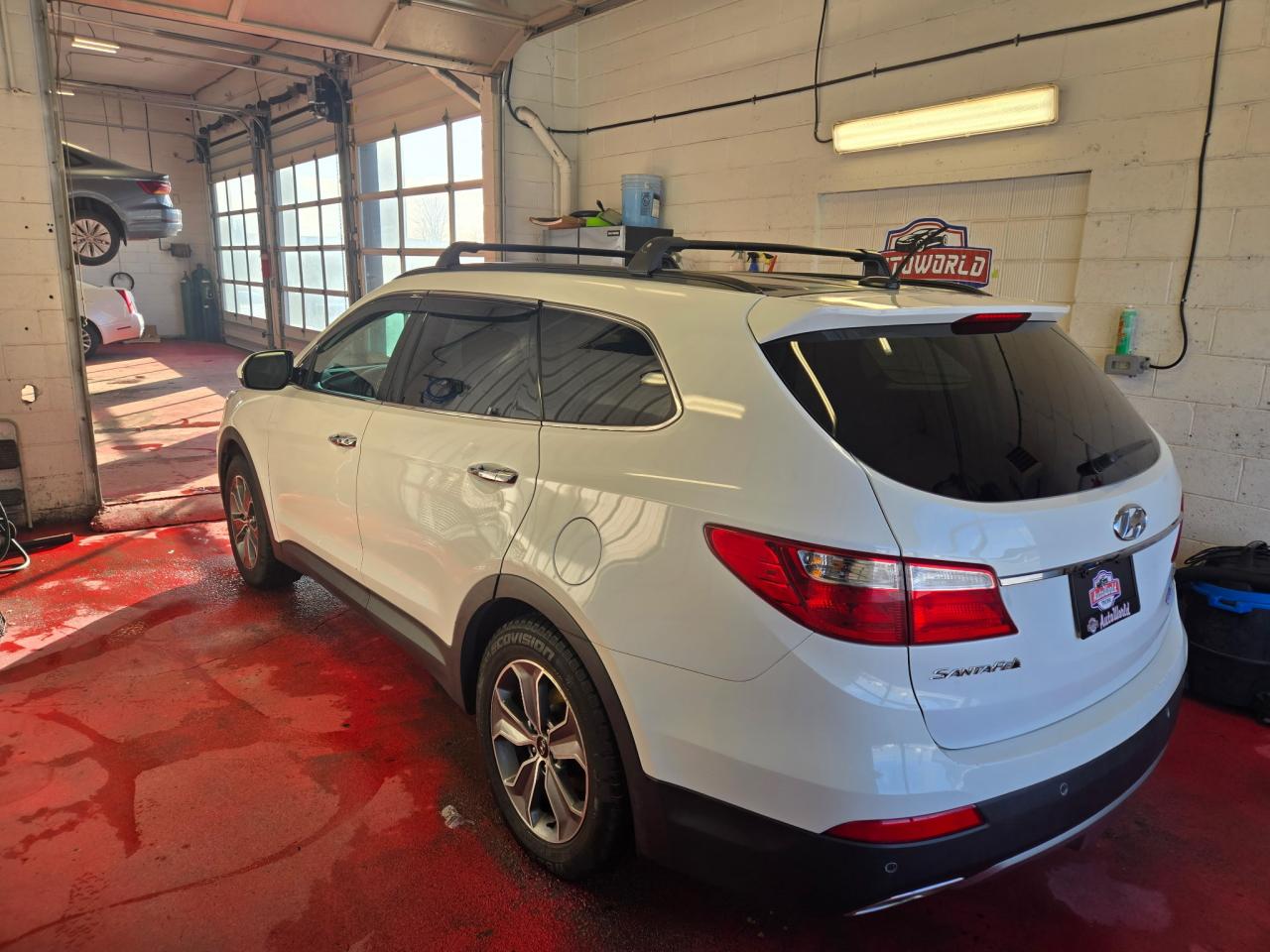 2016 Hyundai Santa Fe XL Premium - Photo #4