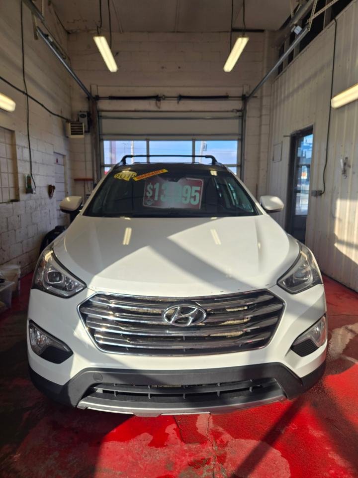 2016 Hyundai Santa Fe XL Premium - Photo #2