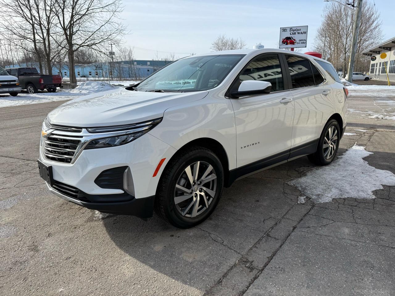 2022 Chevrolet Equinox LT - Photo #3