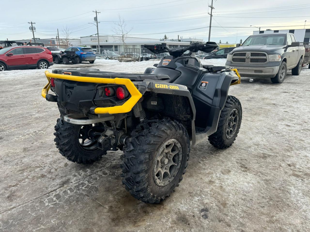 2023 Can-Am Outlander 1000 XT-P $105 B/W - Photo #5