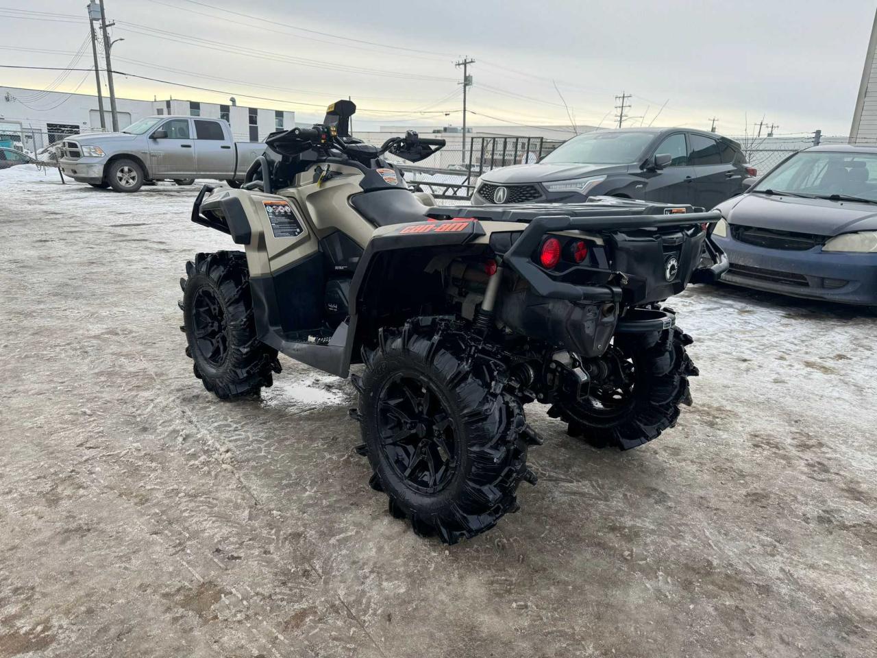 2022 Can-Am Outlander 1000 XMR $104 B/W - Photo #2