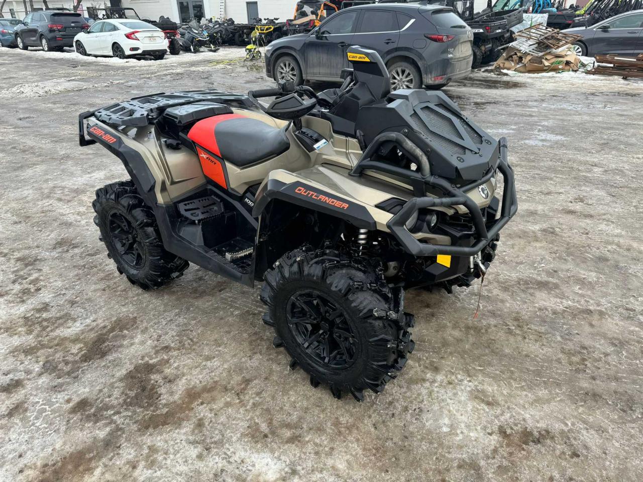 2022 Can-Am Outlander 1000 XMR $104 B/W - Photo #5