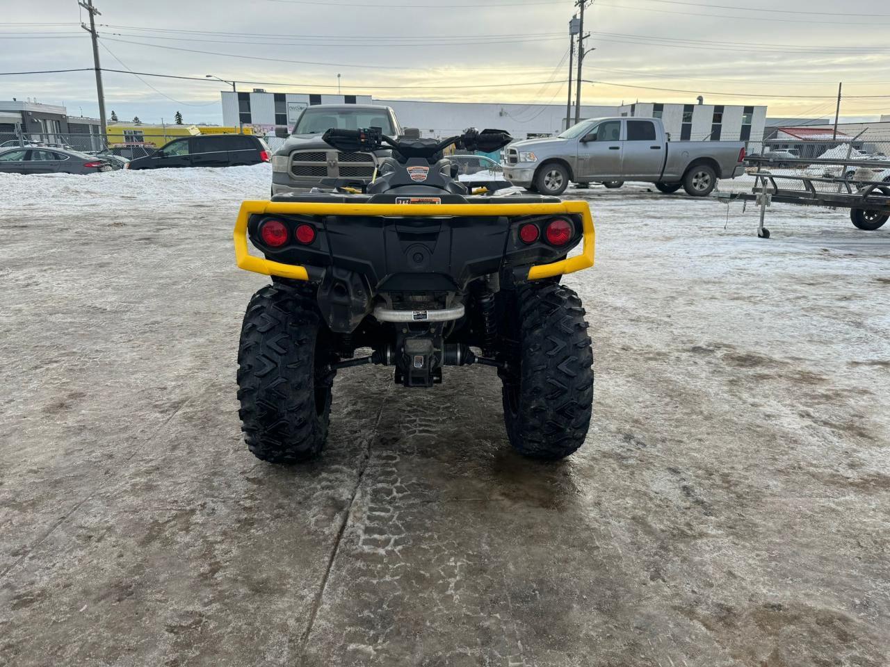 2023 Can-Am Outlander 1000 XT-P $105 B/W - Photo #3