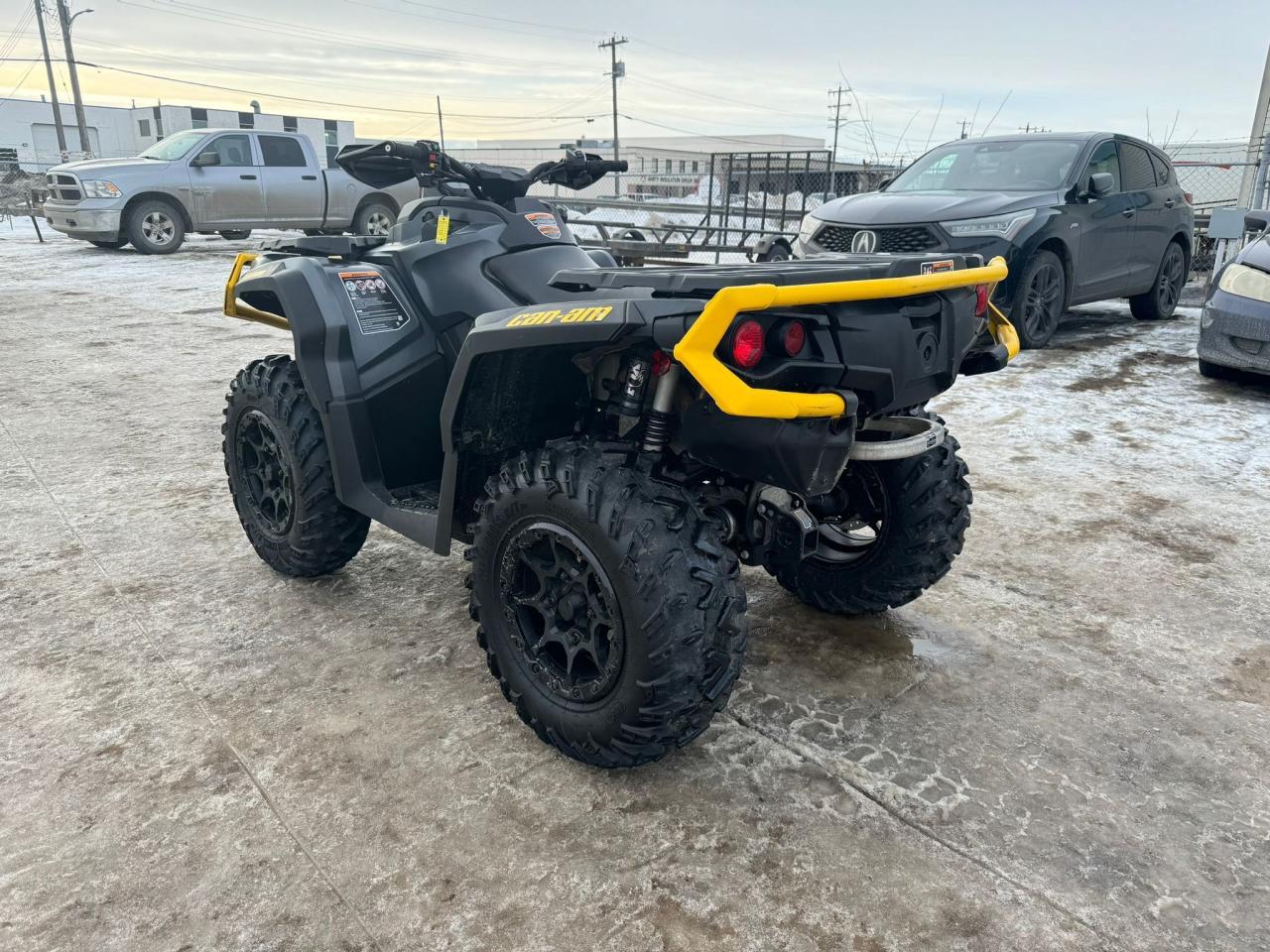 2023 Can-Am Outlander 1000 XT-P $105 B/W - Photo #7