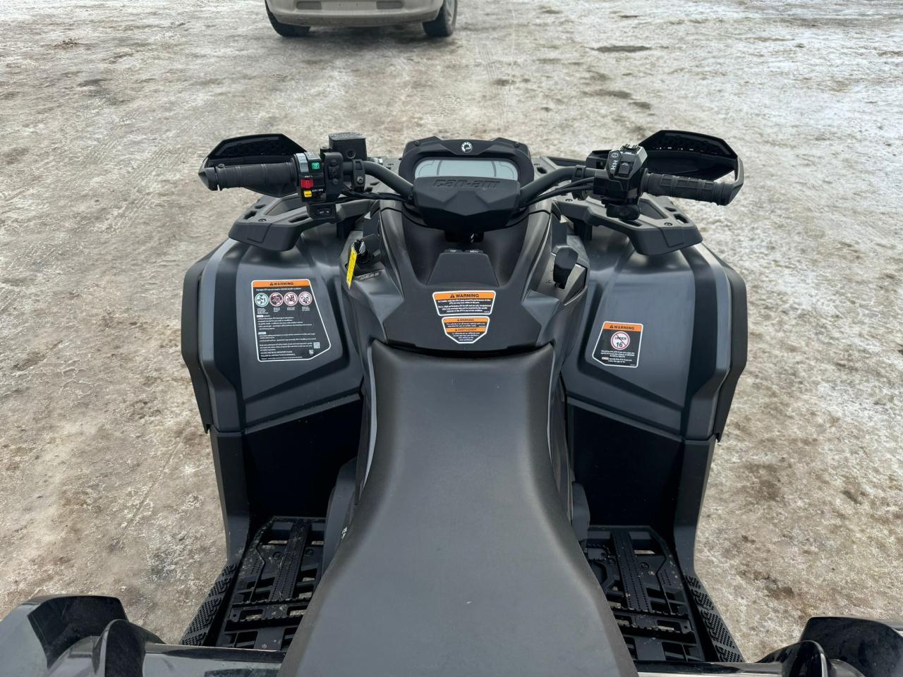 2023 Can-Am Outlander 1000 XT-P $105 B/W - Photo #5
