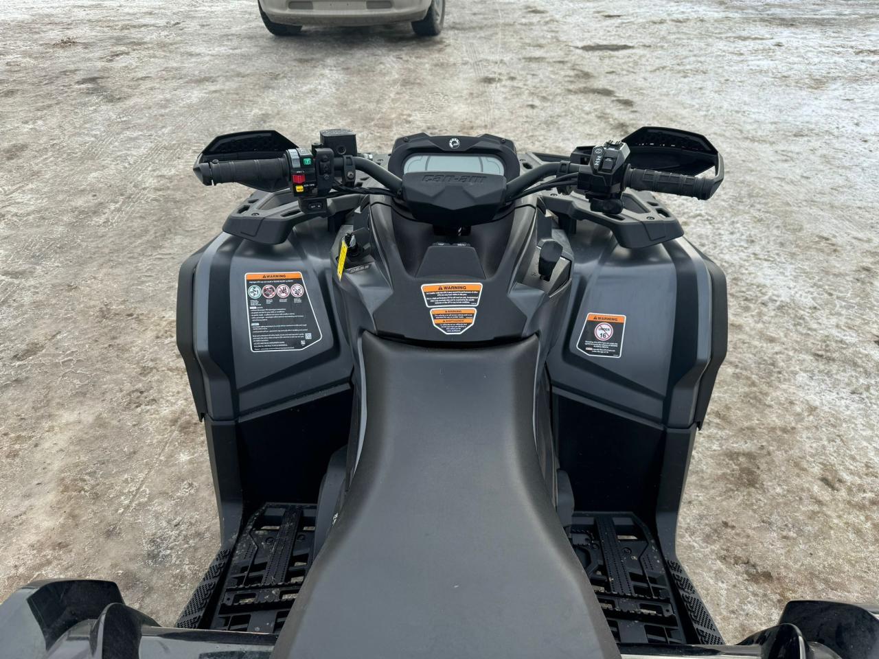 2023 Can-Am Outlander 1000 XT-P $105 B/W - Photo #5