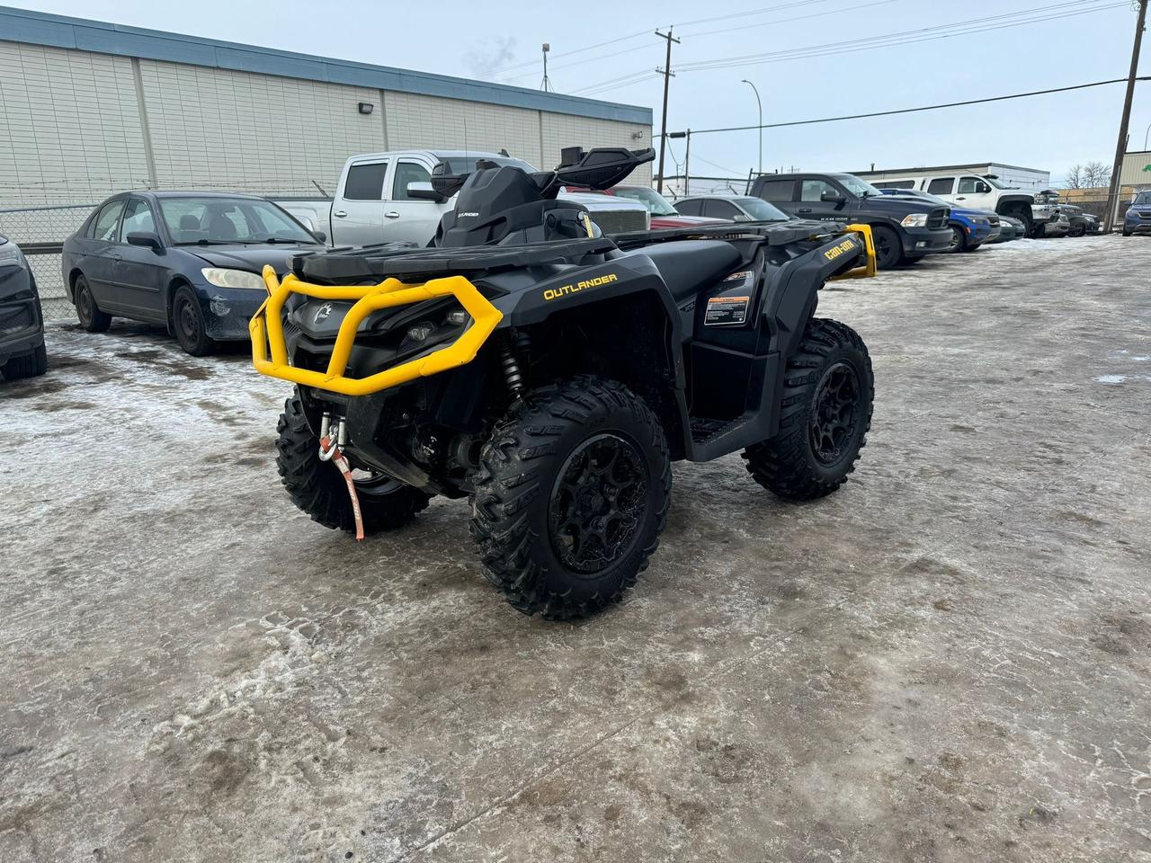 2023 Can-Am Outlander 1000 XT-P $105 B/W - Photo #1