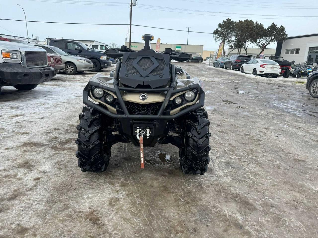 2022 Can-Am Outlander 1000 XMR $104 B/W - Photo #6