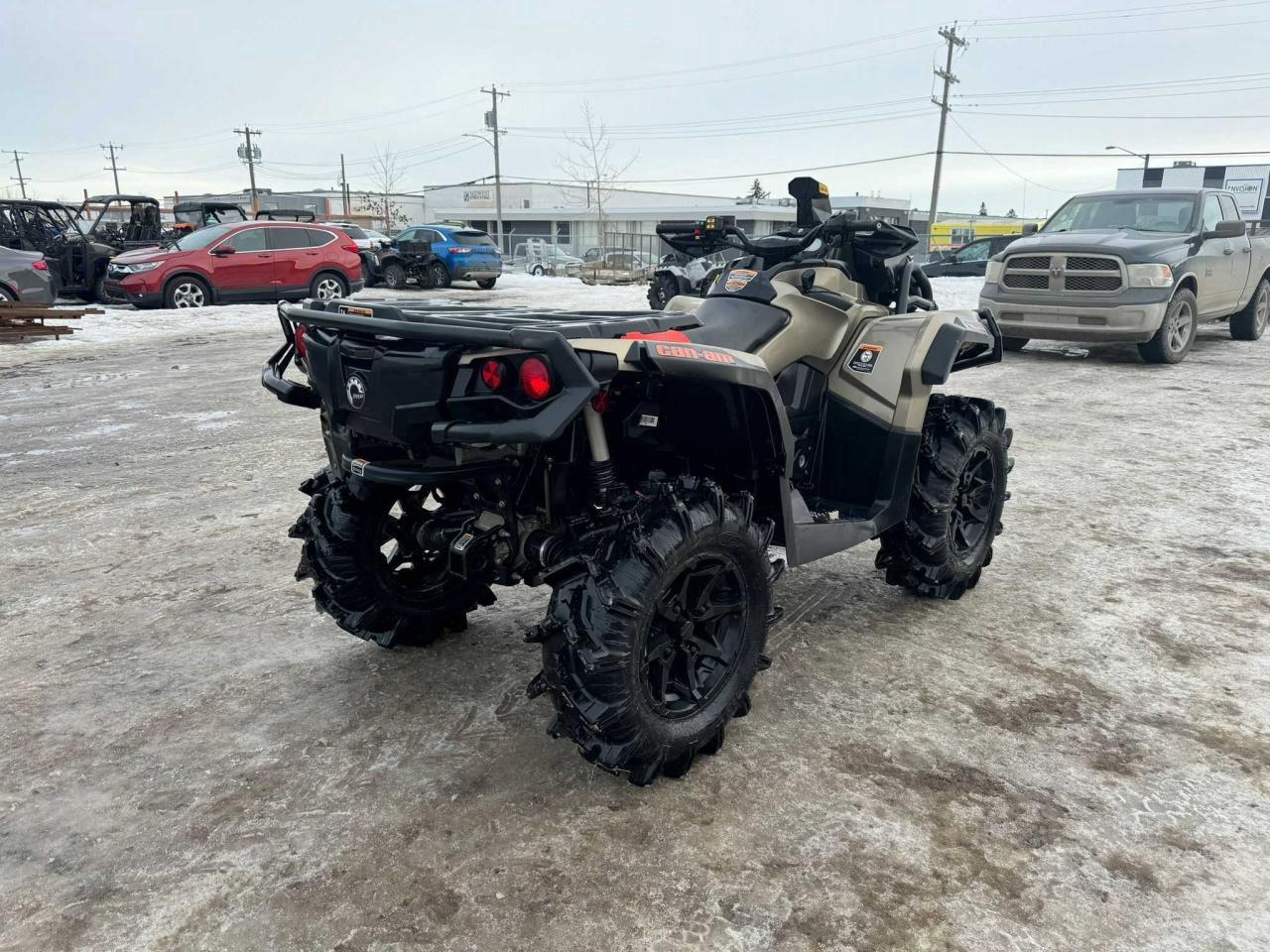 2022 Can-Am Outlander 1000 XMR $104 B/W - Photo #7