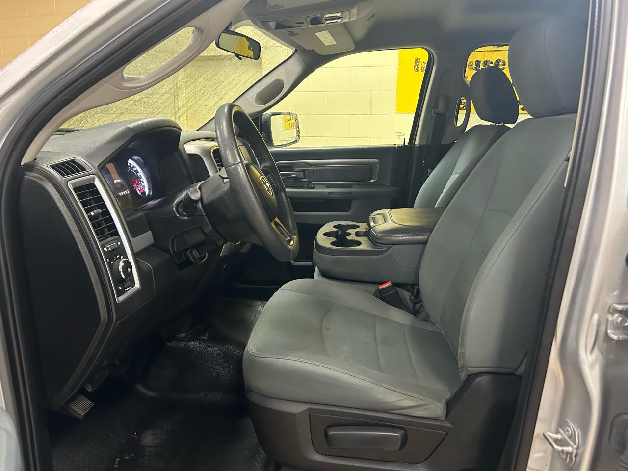 2019 RAM 1500 Classic SLT - Photo #9