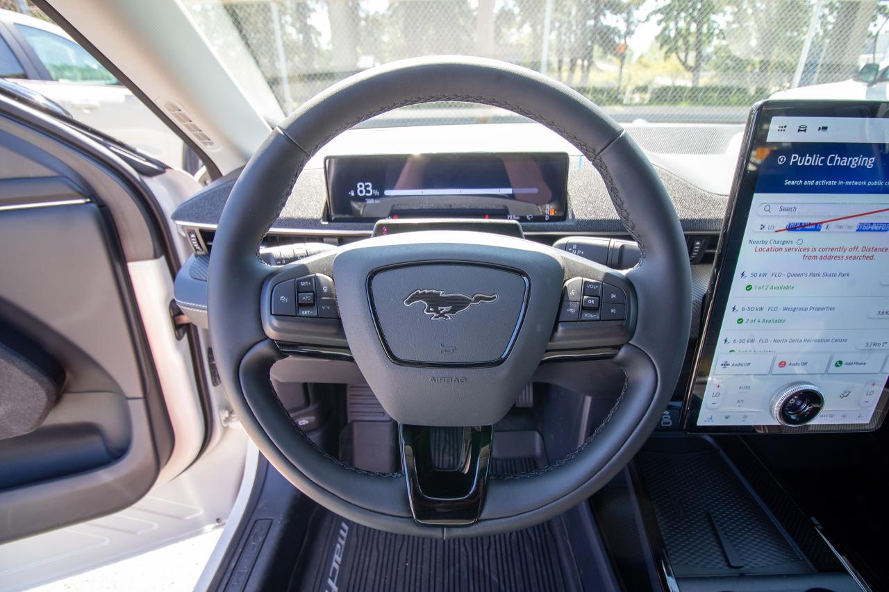 2025 Ford Mustang Mach-E Premium AWD Extended Range Photo5