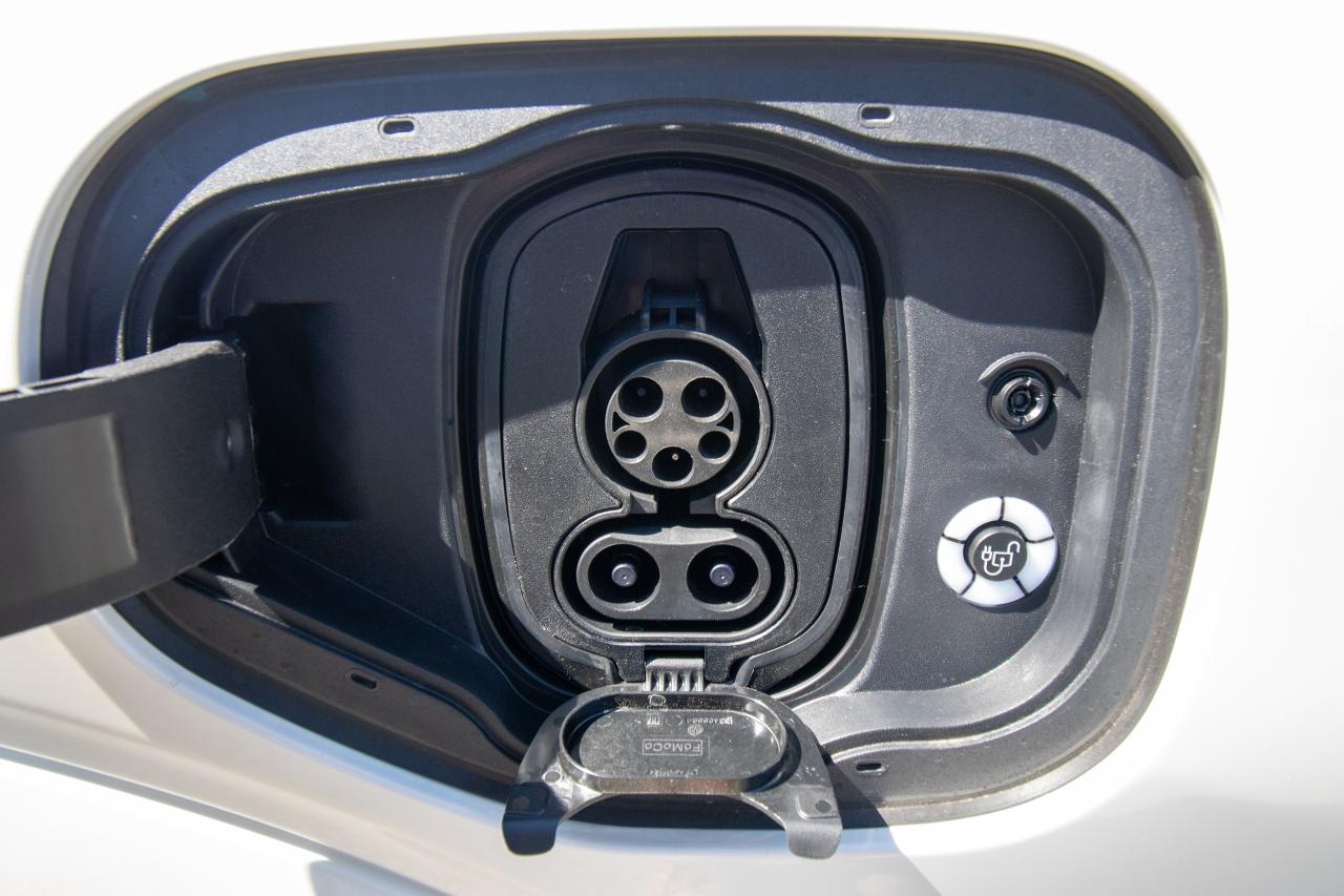 2025 Ford Mustang Mach-E Premium AWD Extended Range Photo5