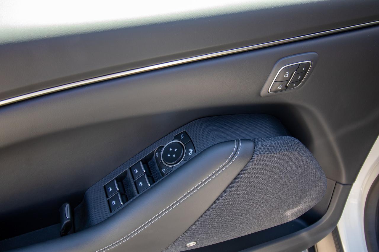2025 Ford Mustang Mach-E Premium AWD Extended Range Photo5