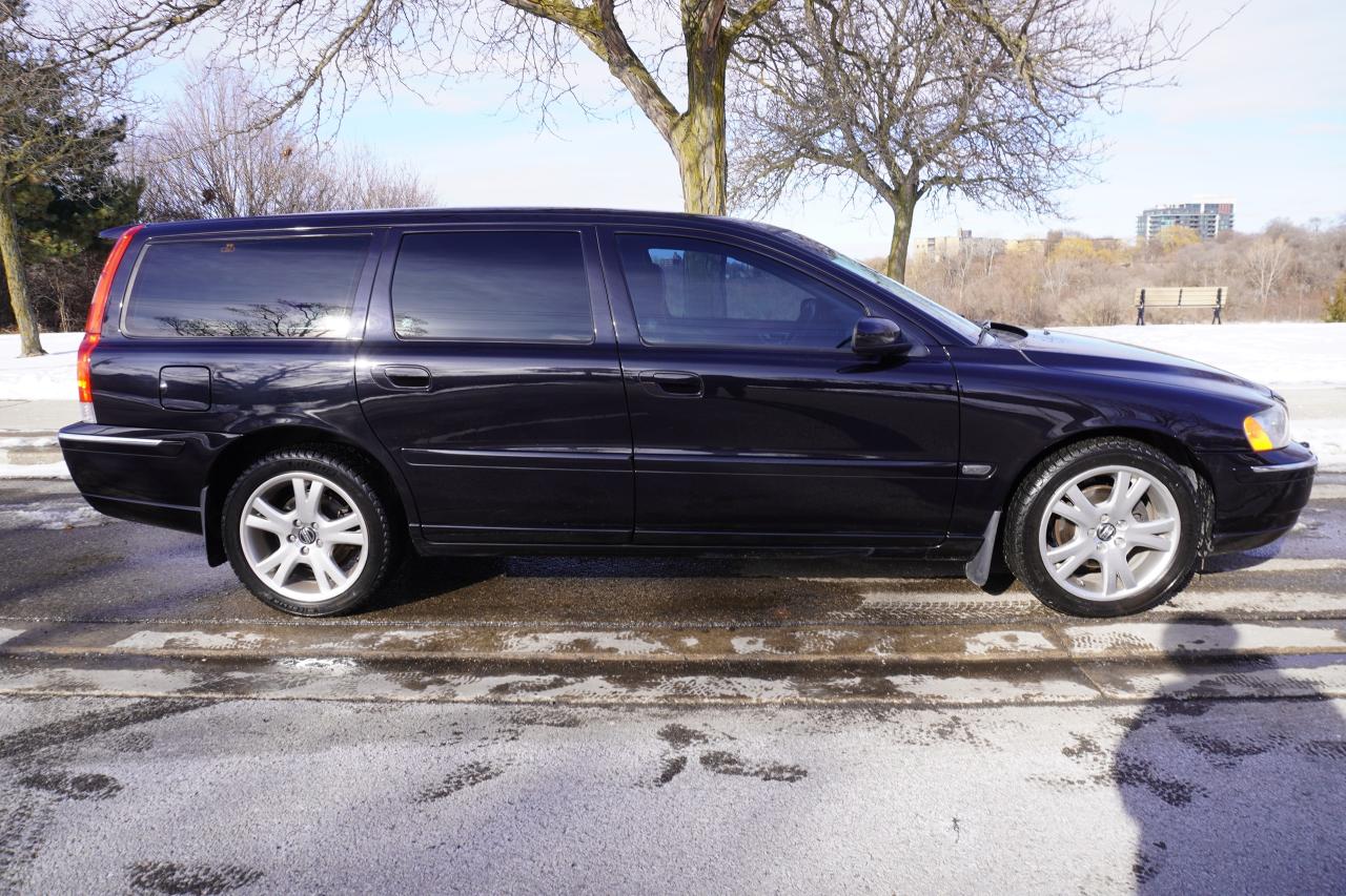 2006 Volvo V70 2.5T / NO ACCIDENTS / FRESH TRADE-IN / STUNNING Photo4