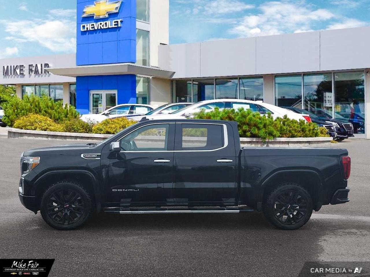 2021 GMC Sierra 1500 Denali assist steps,power sunroof,heated/vented front seats,heated steering wheel,driver safety alert seat Photo2