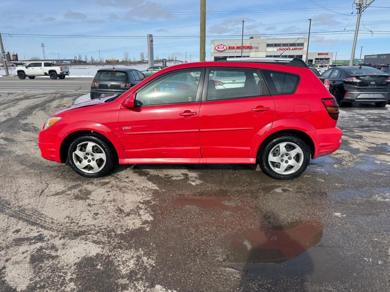 2006 Pontiac Vibe HATCH, AUTO, ONLY 189KMS, OILED, CERTIFIED - Photo #2