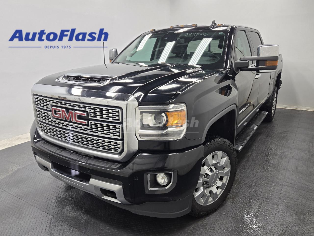 Used 2018 GMC Sierra 2500 HD DENALI, 6.6L, V8, DIESEL, CUIR, TOIT OUVRANT for sale in Saint-Hubert, QC