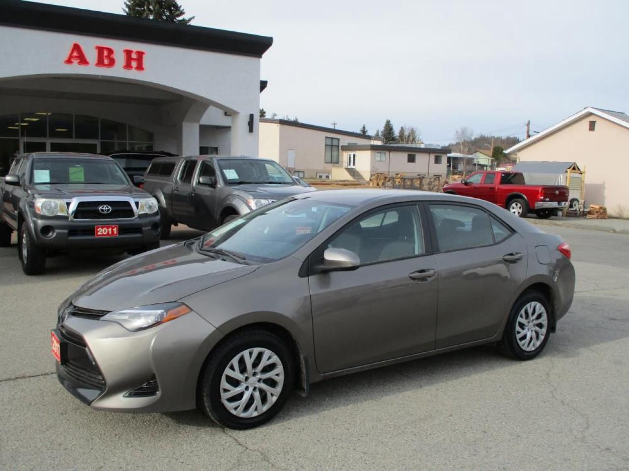 2017 Toyota Corolla LE Photo0