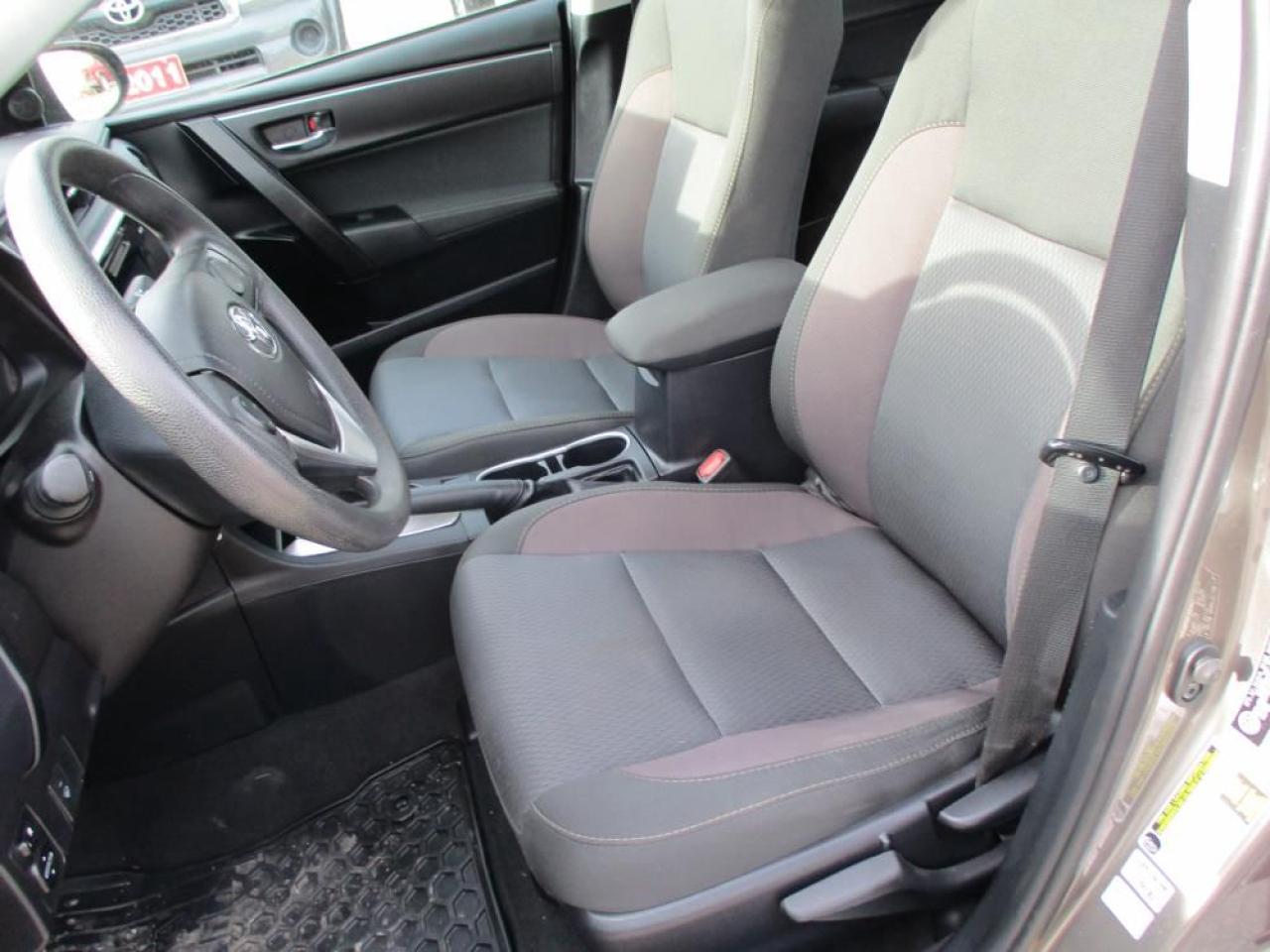 2017 Toyota Corolla LE Photo11