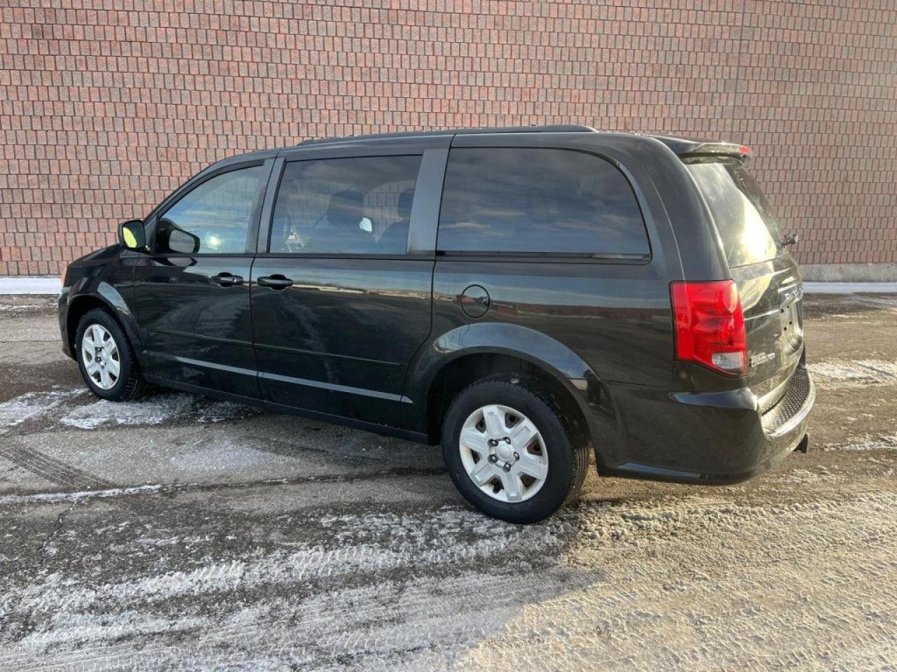 2013 Dodge Grand Caravan SXT | CLEAN CARFAX | ONE-OWNER | STOW N GO | REAR ENTERTAINMENT | ECO MODE | - Photo #4