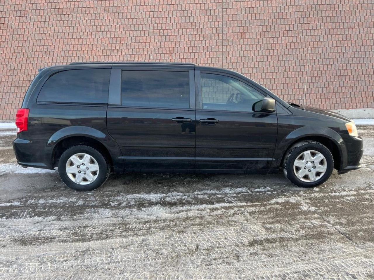 2013 Dodge Grand Caravan SXT | CLEAN CARFAX | ONE-OWNER | STOW N GO | REAR ENTERTAINMENT | ECO MODE | - Photo #7