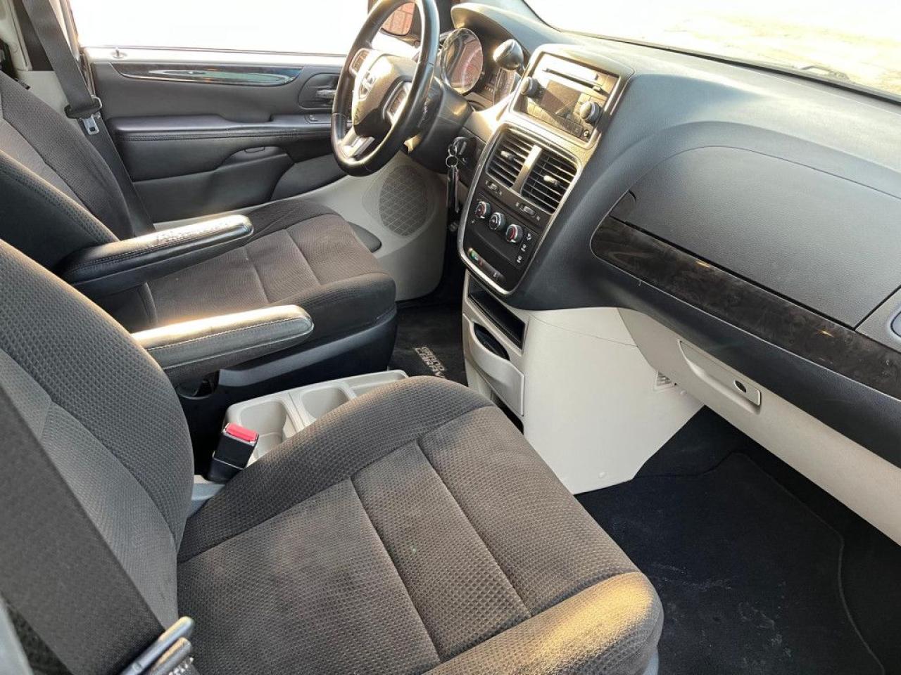 2013 Dodge Grand Caravan SXT | CLEAN CARFAX | ONE-OWNER | STOW N GO | REAR ENTERTAINMENT | ECO MODE | - Photo #12