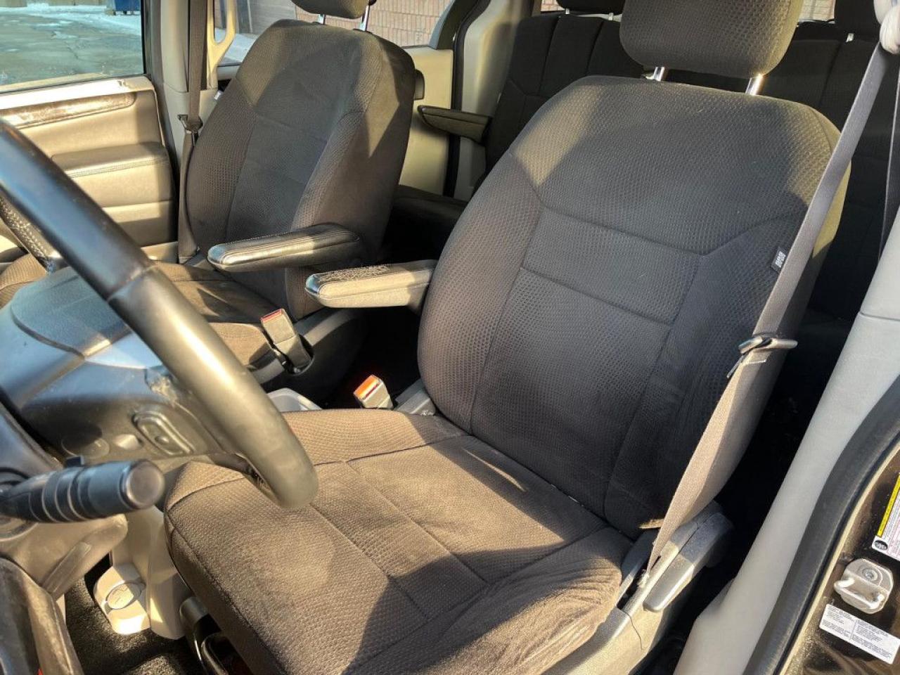 2013 Dodge Grand Caravan SXT | CLEAN CARFAX | ONE-OWNER | STOW N GO | REAR ENTERTAINMENT | ECO MODE | - Photo #14