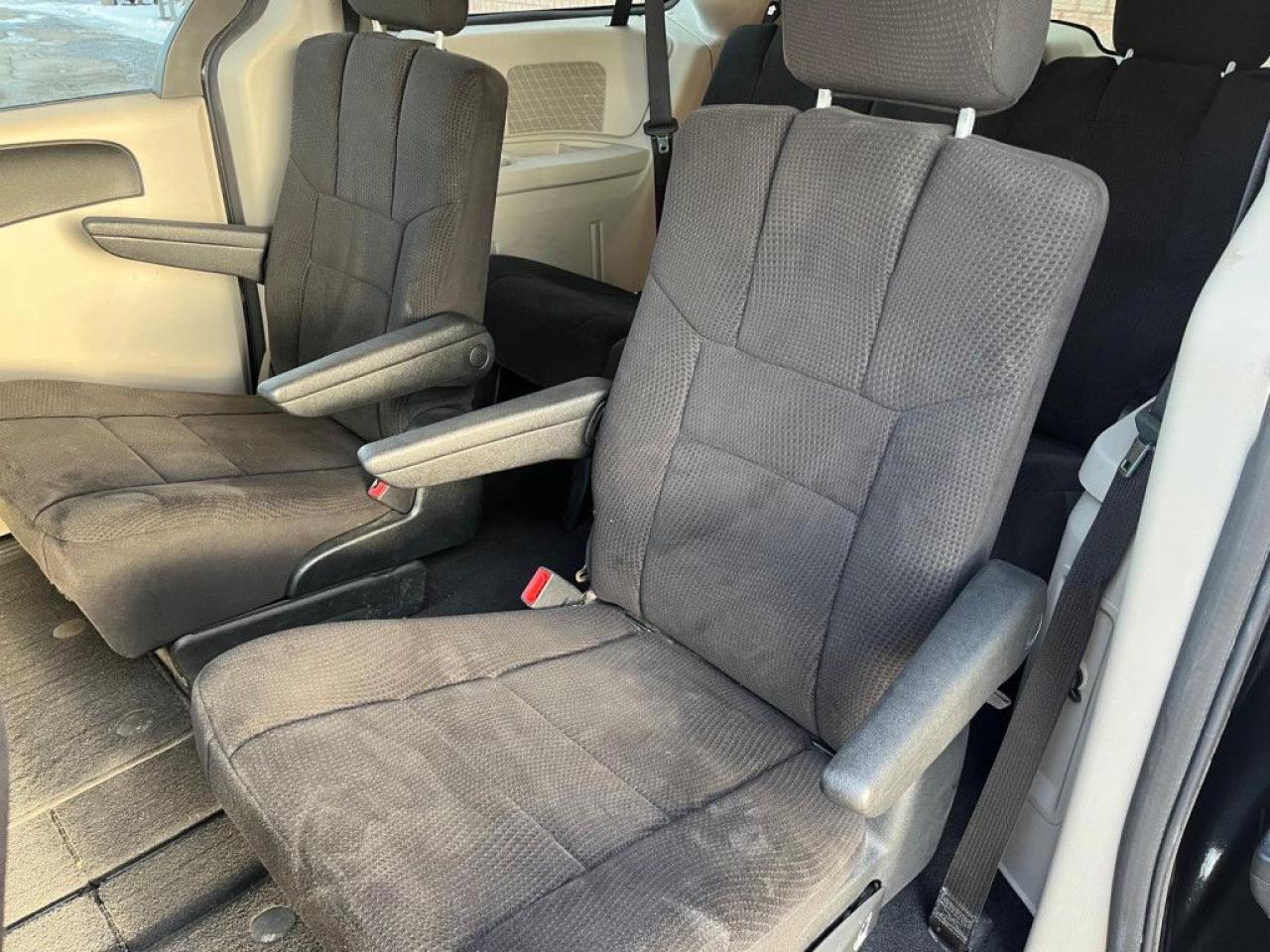 2013 Dodge Grand Caravan SXT | CLEAN CARFAX | ONE-OWNER | STOW N GO | REAR ENTERTAINMENT | ECO MODE | - Photo #15