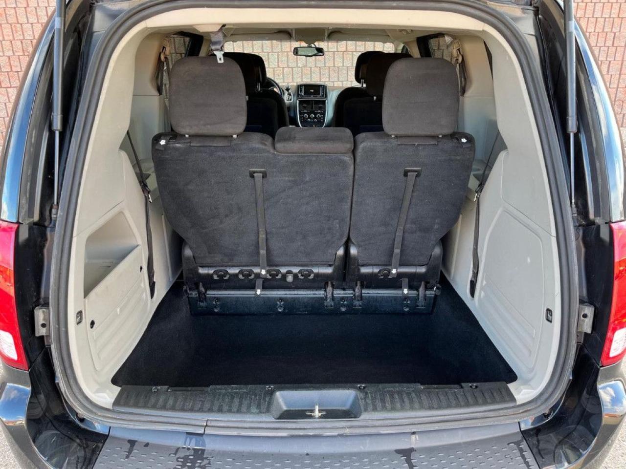 2013 Dodge Grand Caravan SXT | CLEAN CARFAX | ONE-OWNER | STOW N GO | REAR ENTERTAINMENT | ECO MODE | - Photo #19